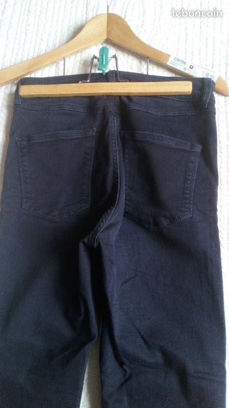 Jean Skinny taille haute noir avec bande rouge sur les côtés (image 2)