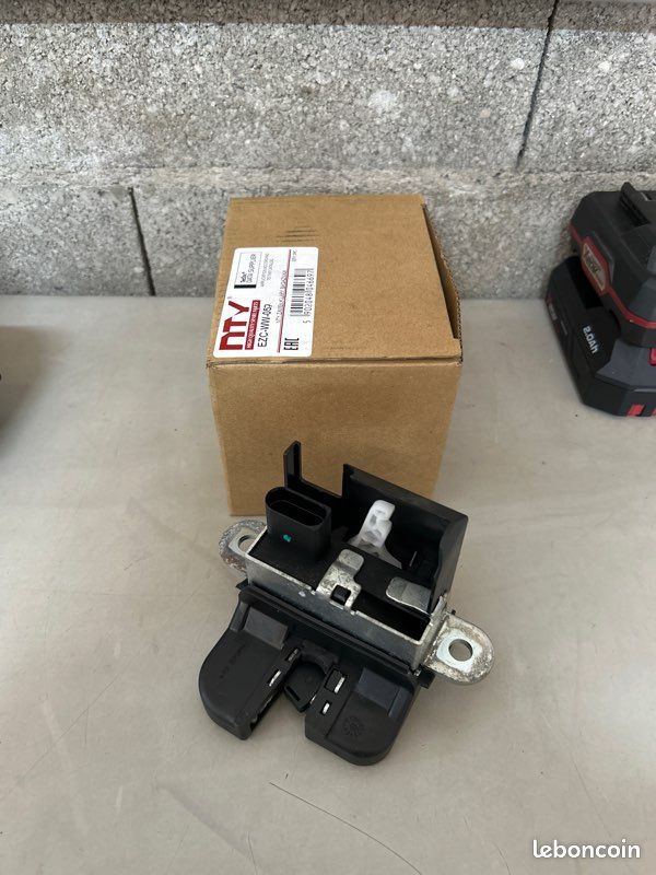 Serrure coffre Volkswagen Golf Touran Polo (image 1)