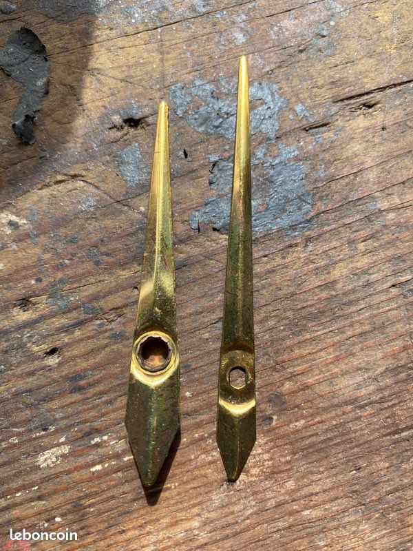 Paire d’aiguilles dauphines pour horloge vintage (image 1)