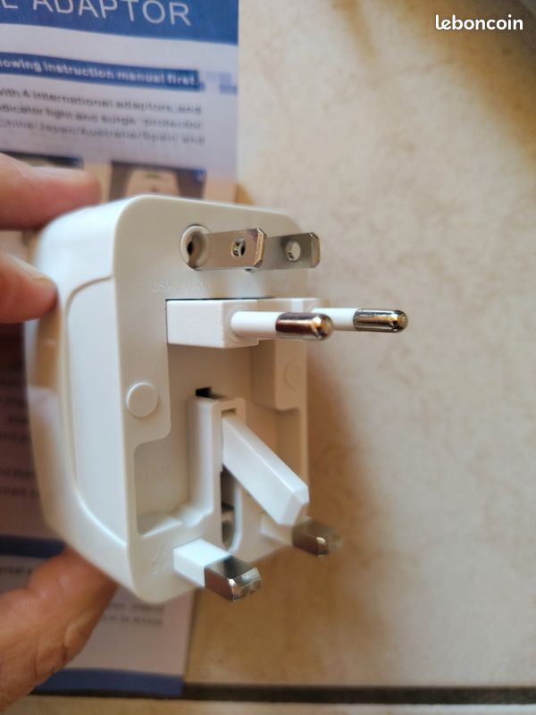 Adaptateur secteur universel/international (image 5)