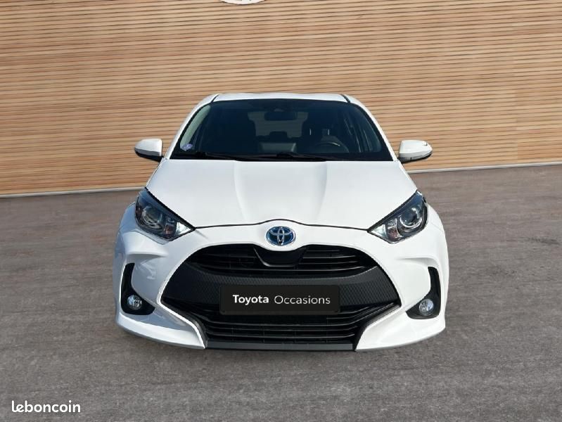 Toyota Yaris 116h Dynamic Business 5p + Programme Beyond Zero Academy MY22 (image 8)