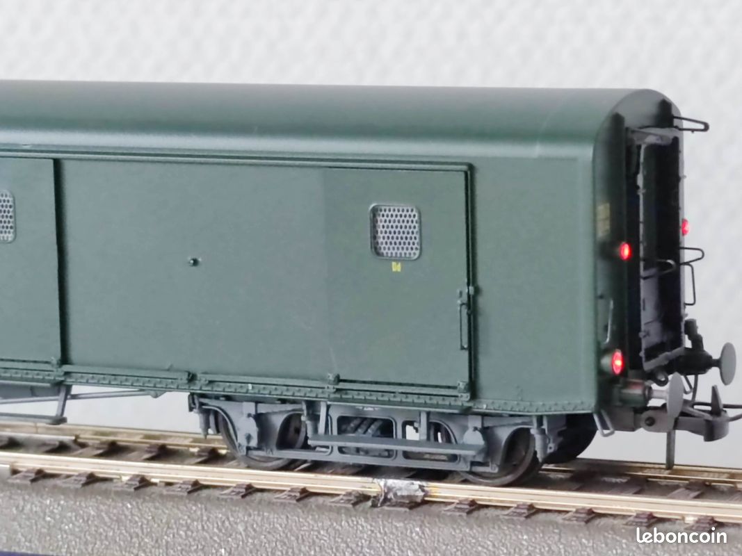 Ree Modeles VB337 - Fourgon DEV 52 Avec Porte-lanterne - Époque III - HO (1/87) SNCF