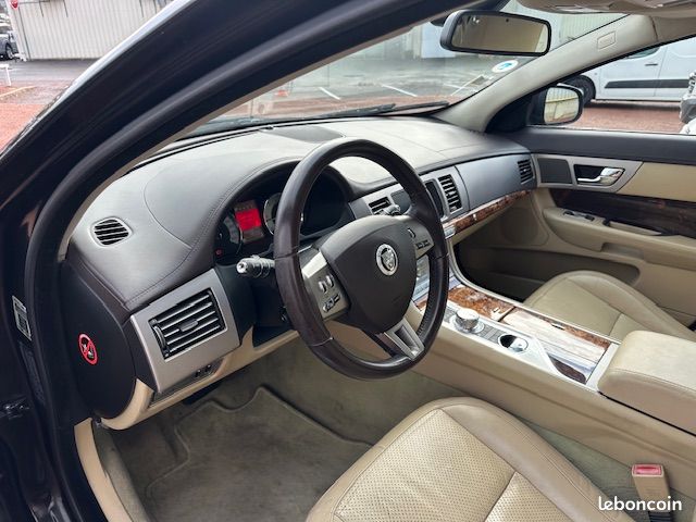 Jaguar XF 3.0 V6 D 275 CV LUXE SERIE SPECIALE 75ième ANNIVERSAIRE BVA (image 4)