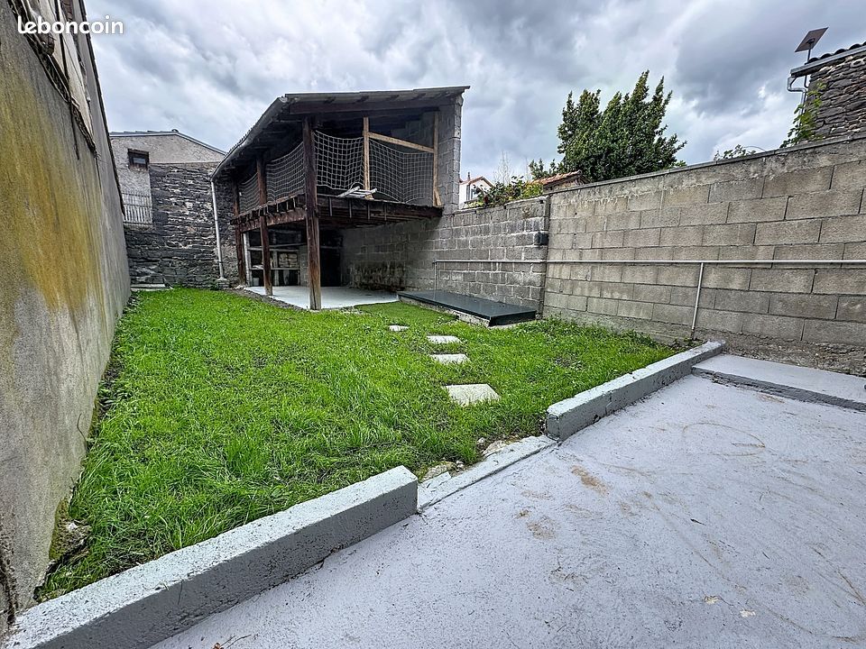 Maison 5 pièces 83 m² · à Mozac · 83 m² · 990 €