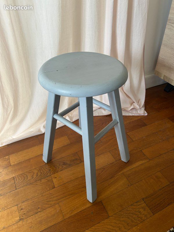 Tabouret en bois (image 2)
