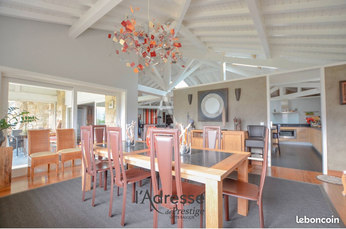Maison 9 pièces 350 m² · à Urrugne · 350 m² · 2 445 000 €