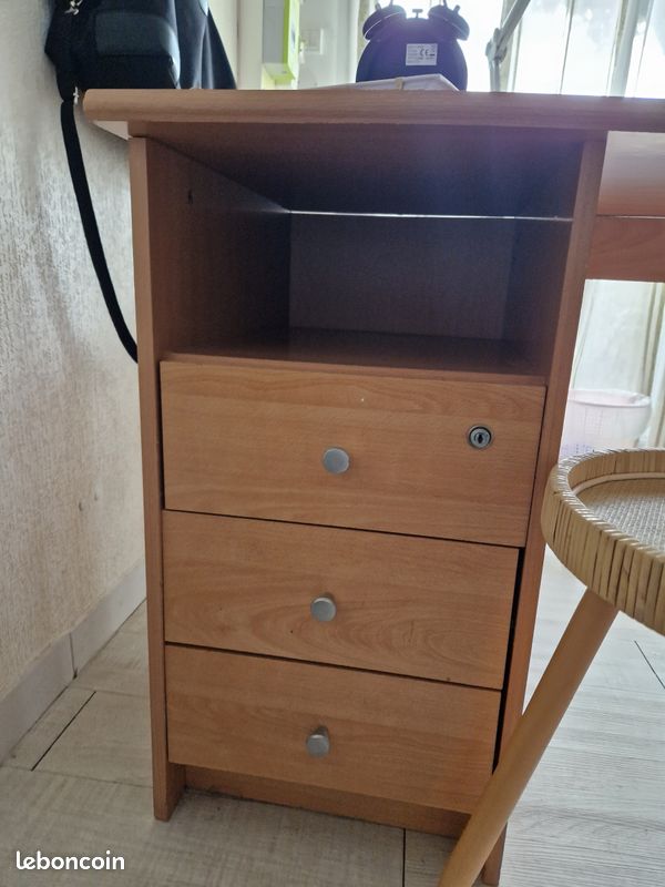 Bureau (image 2)