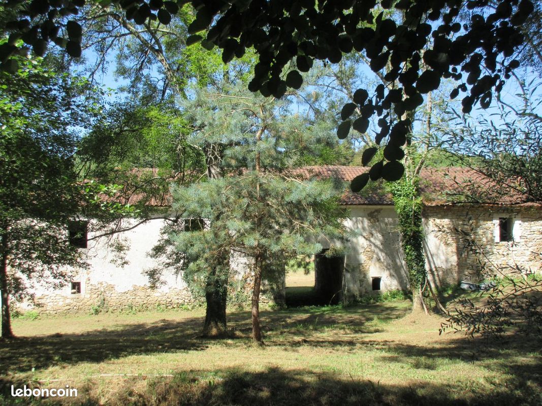 Maison 2 pièces 270 m² · à Mareuil en Périgord · 270 m² · 50 000 €