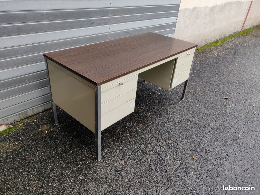 Bureau (image 1)