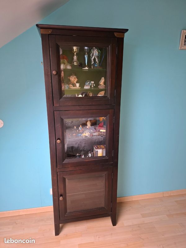 Meuble avec 3 vitrines (image 1)