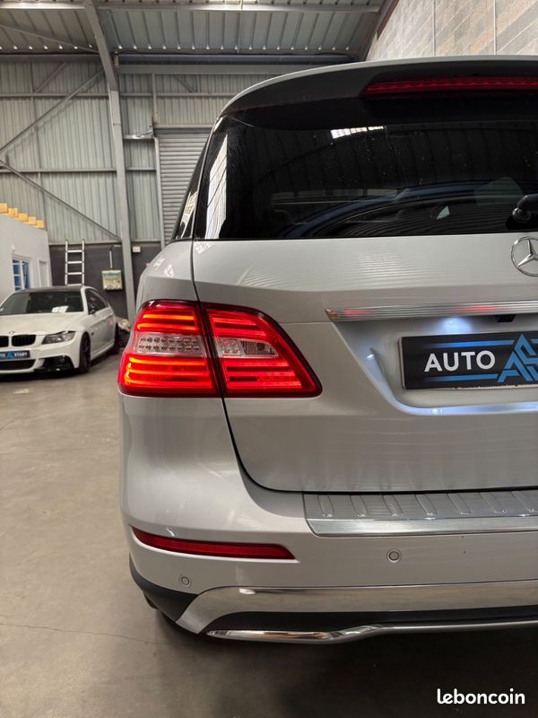 Mercedes ML 250 CDI 7G-DCT / ENTRETIEN MERCEDES / TOIT OUVRANT PANO / ATTELAGE / SIEGES AV ELEC & CHAUFFANTS (image 13)