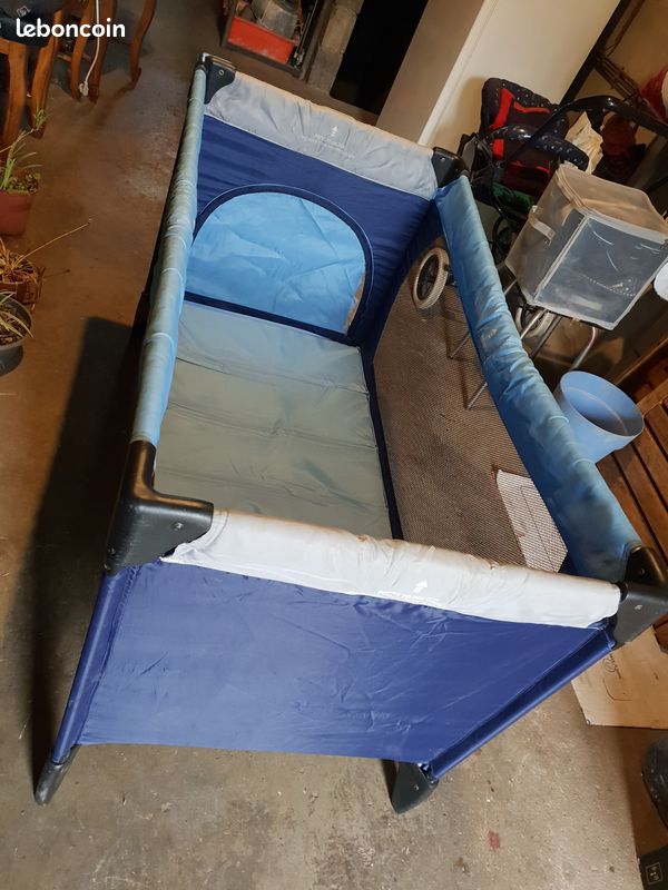 Lit parasol bleu (image 1)