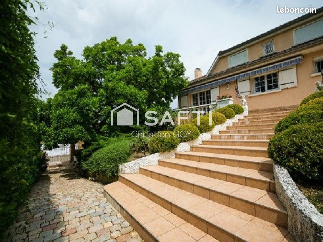 Maison 6 pièces 135 m² · à Saint-Bonnet-de-Mure · 135 m² · 569 000 €