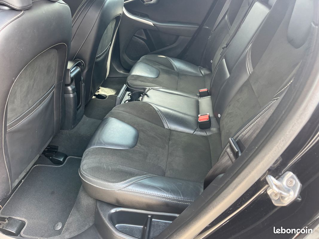 V40 r-design 2l 120 / boite auto / + options / 2019 (image 4)