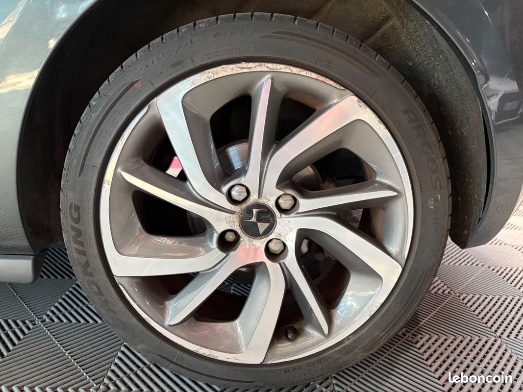 DS DS 3 BlueHDi 120 S&S BVM6 So Irrésistible EDITION INES DE LA FRESSANGE (image 9)