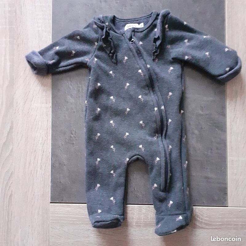Combinaison ou pyjama gris GEMO - taille 3 mois (image 1)