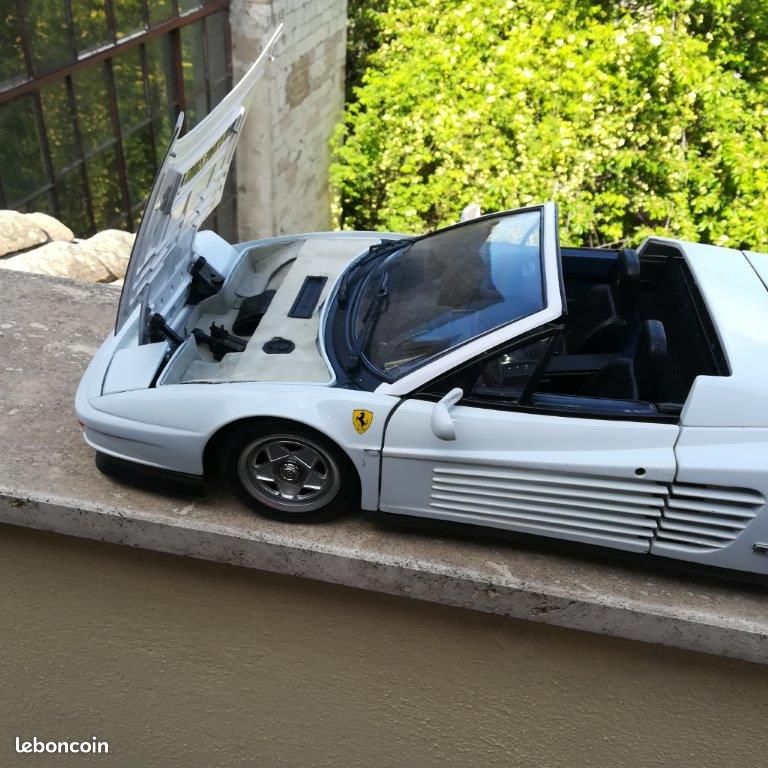 Pocher Ferrari Testarossa cabriolet 1/8 schaalmodellen (image 8)