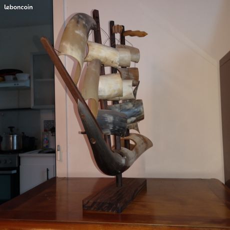Maquette De Voilier En Corne Animale Et Fil De Cuivre - Art Déco Vintage - Afrique