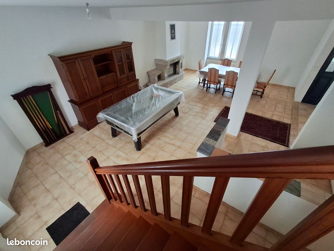 Maison 8 pièces 220 m² · à Guerlesquin · 220 m² · 220 000 €