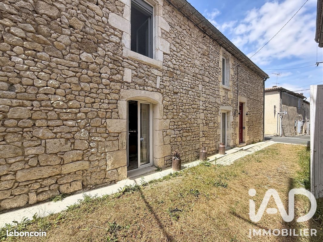 Maison 10 pièces 282 m² · à Saint-Christoly-Médoc · 282 m² · 430 000 €