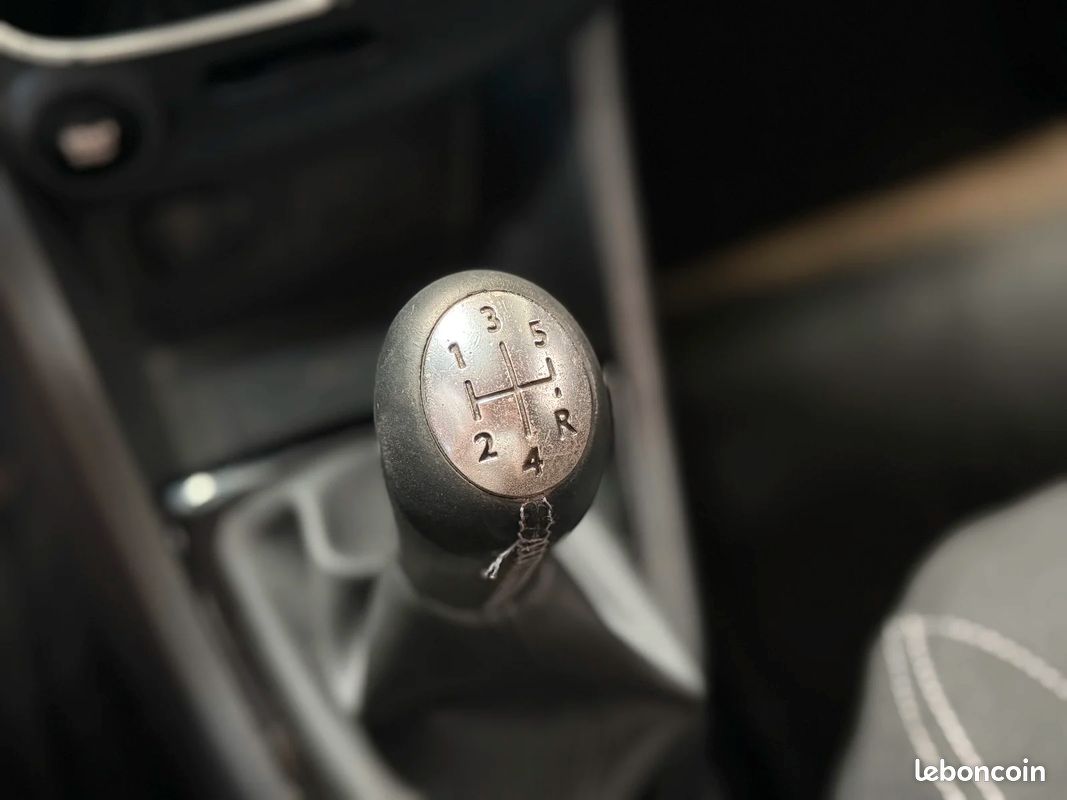 RENAULT CLIO IV 75 ch Limited/ ENTRETIEN A JOUR 7580 (image 18)
