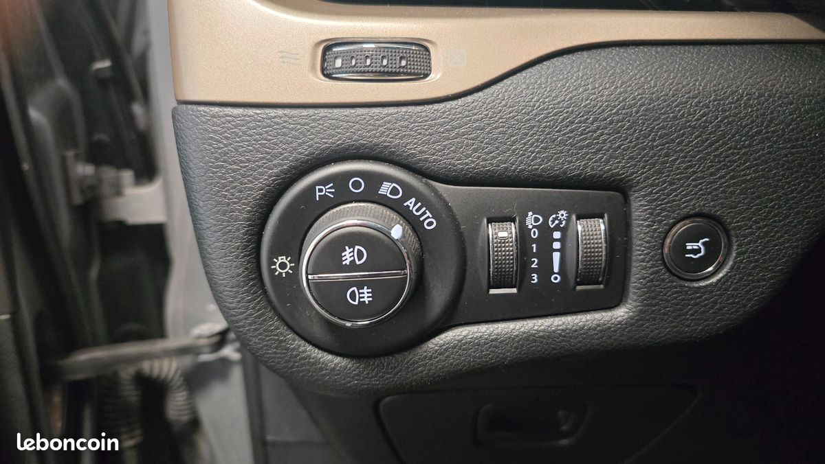 JEEP CHEROKEE 2.2 CRD 200 75EME ANNIVERSAIRE AWD ACTIVE-DRIVE BVA6 + ATTELAGe (image 20)