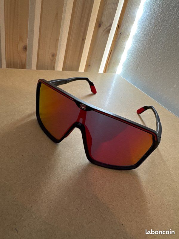 Lunettes De Soleil Cyclisme Rudy Project – Rouges, Photochromiques, Polycarbonate – Fabriquées En Italie