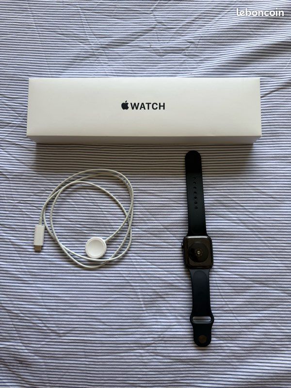 Apple Watch SE 44 mm GPS - Space Gray - Très bon état (image 3)
