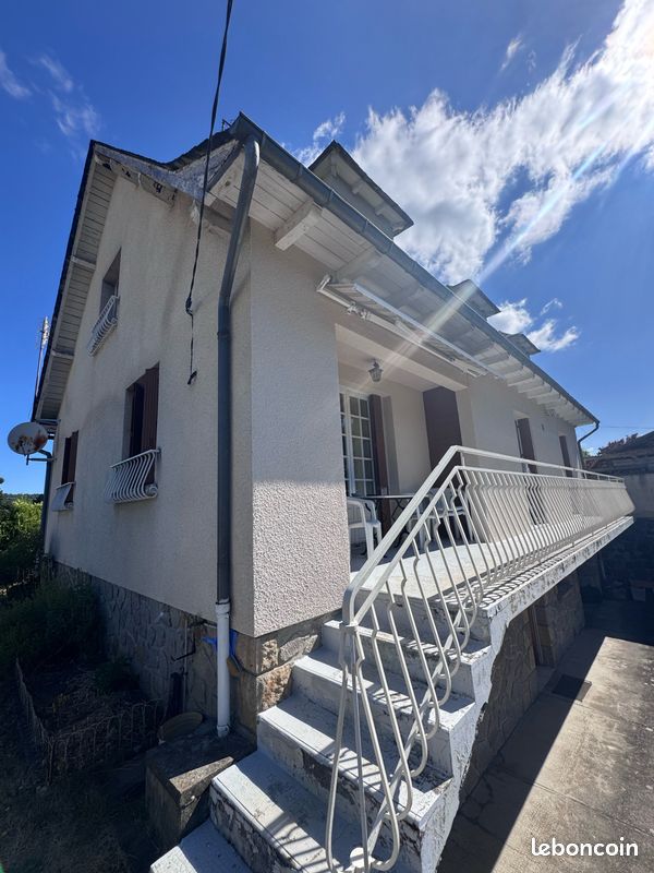 Maison 8 pièces 178 m² · à Neussargues en Pinatelle · 178 m² · 140 000 €