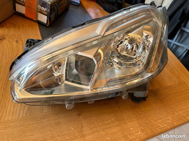 Phare 208 xy (image 1)