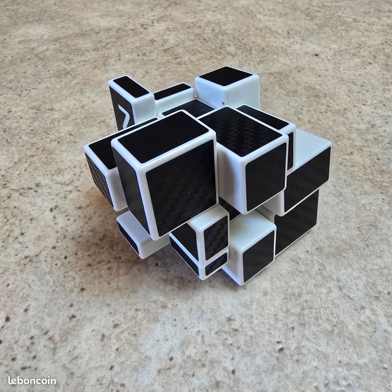 Cube Mirror Carbone (image 2)