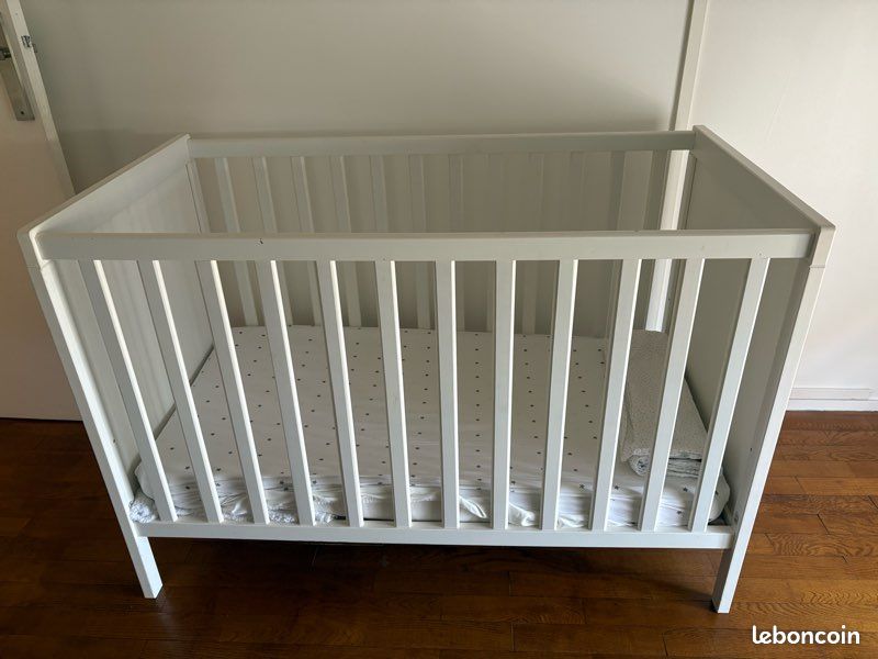Lit + matelas bébé Sundvik IKEA (image 1)
