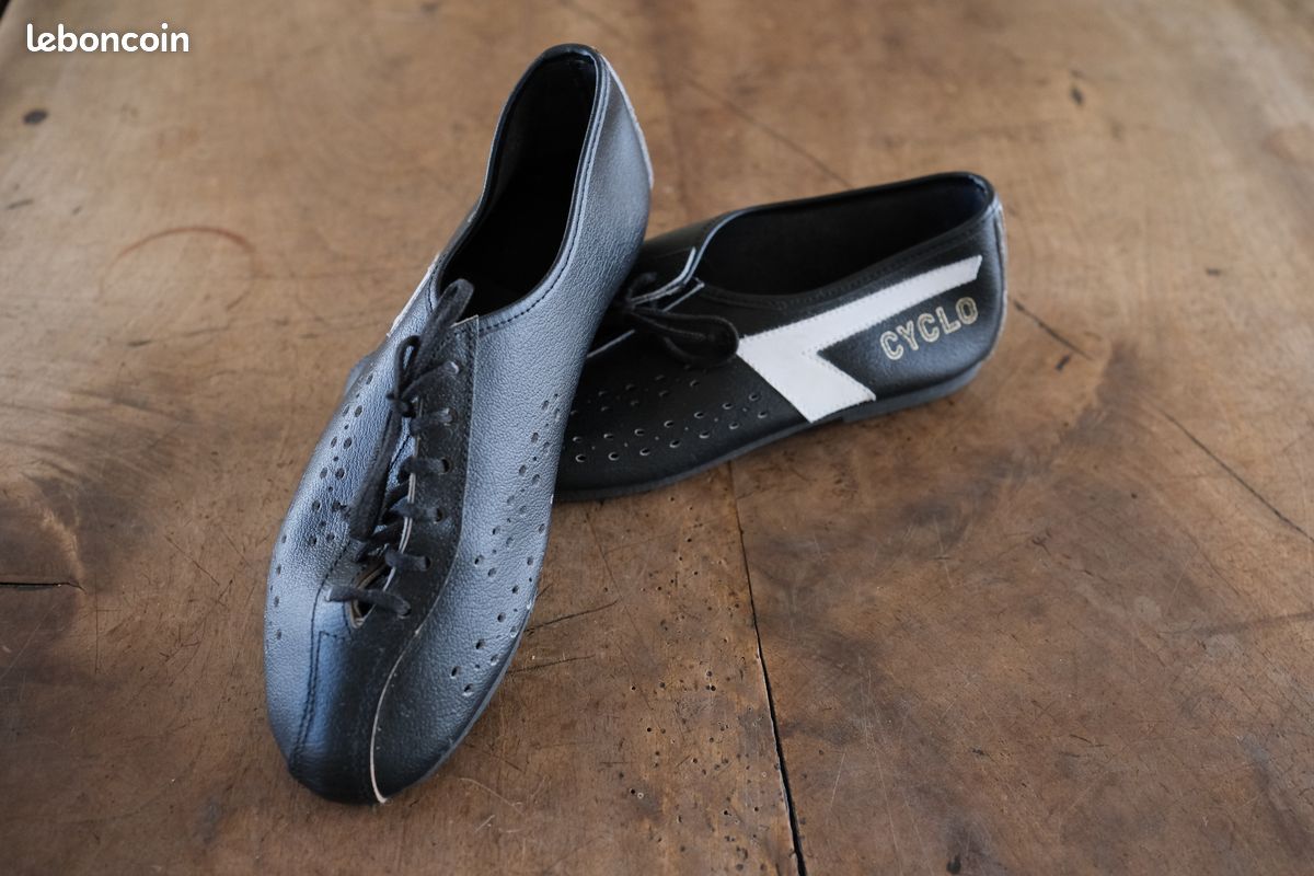N.O.S ! Chaussures Cyclistes Cuir EUROPASPORTS (T44) 1960s Vintage