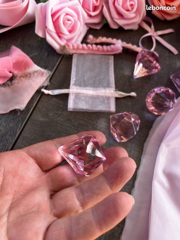 Objet pour décoration sur le thème de la couleur rose (image 2)
