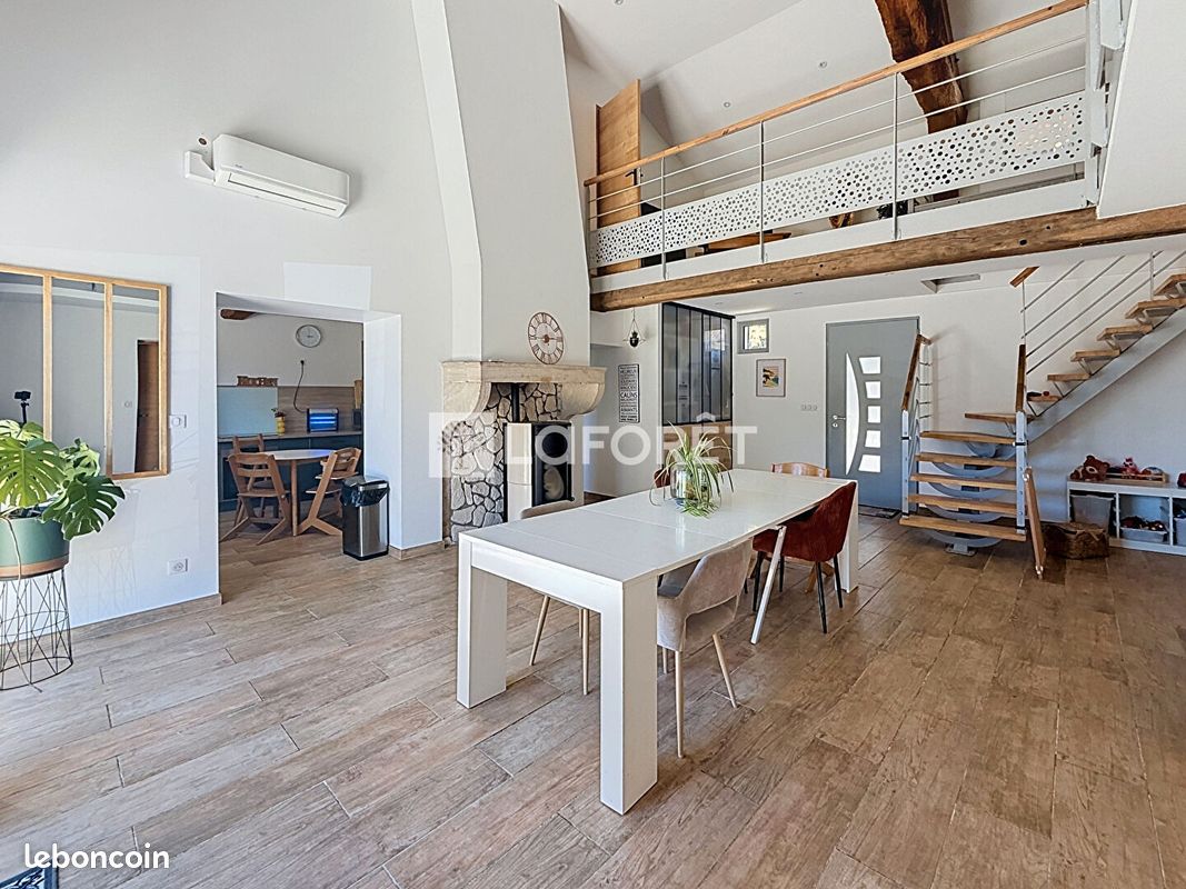 Maison 9 pièces 201 m² · à Jayat · 201 m² · 300 000 €