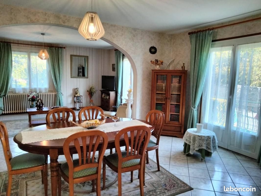 Maison 6 pièces 140 m² - Neuville-de-Poitou 86170 (image principale 6)