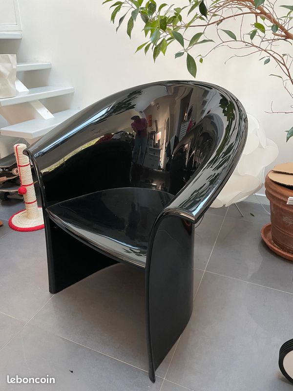 Fauteuil Vignelli en nylon noir brillant (image 2)