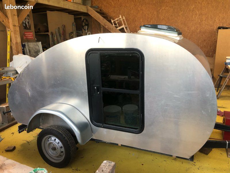 Teardrop mini caravane (image 1)
