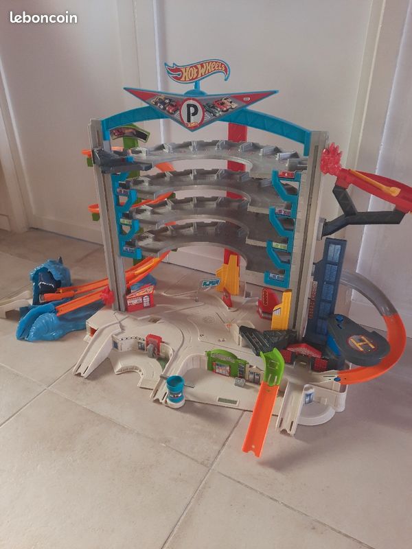 Mega garage Hotweels shark (image 1)