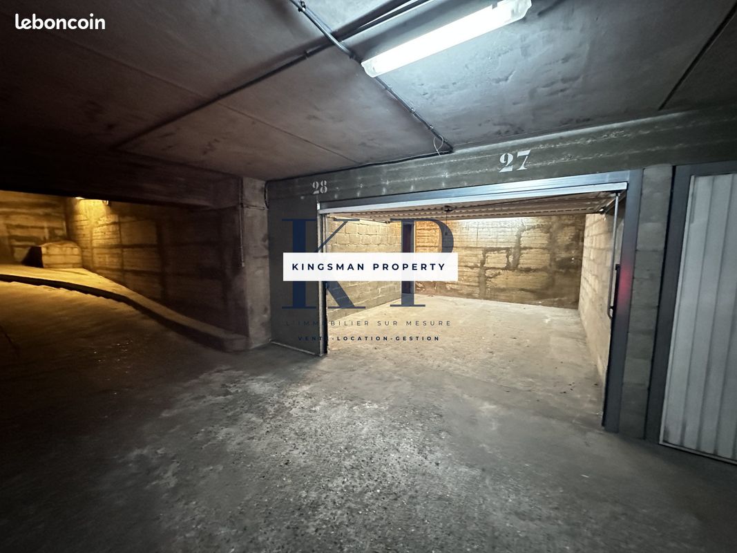 Parking 70 m² · à Ivry-sur-Seine · 70 m² · 550 €/mois