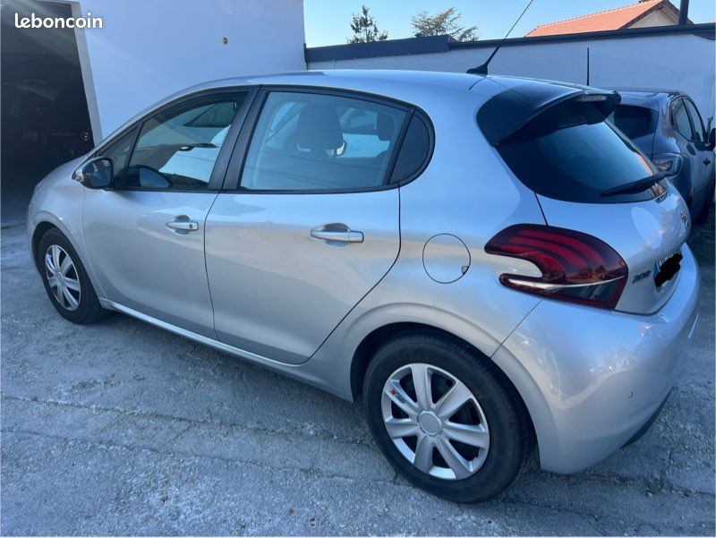 Peugeot 208 1.6hdi 75ch active (image 4)