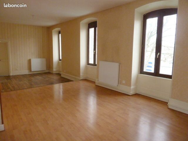 Appartement 4 pièces 105 m² · à Gannat · 105 m² · 555 €/mois