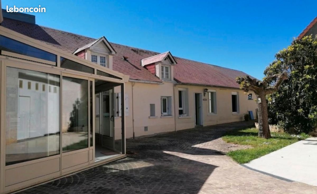 Maison 7 pièces 195 m² · à Buxeuil · 195 m² · 175 000 €