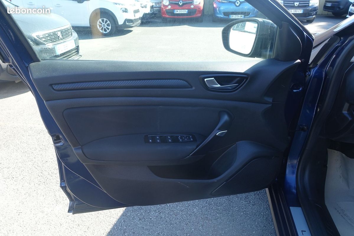Renault MEGANE IV 1.2 TCE 100CH ENERGY LIMITED (image 9)