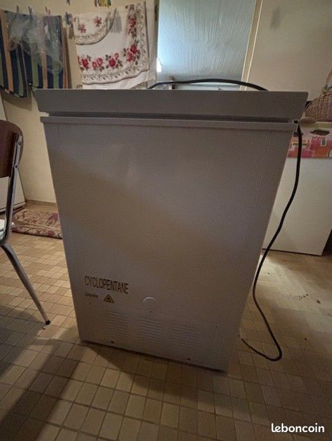Vends congélateur coffre Thomson 249 litres (image 2)