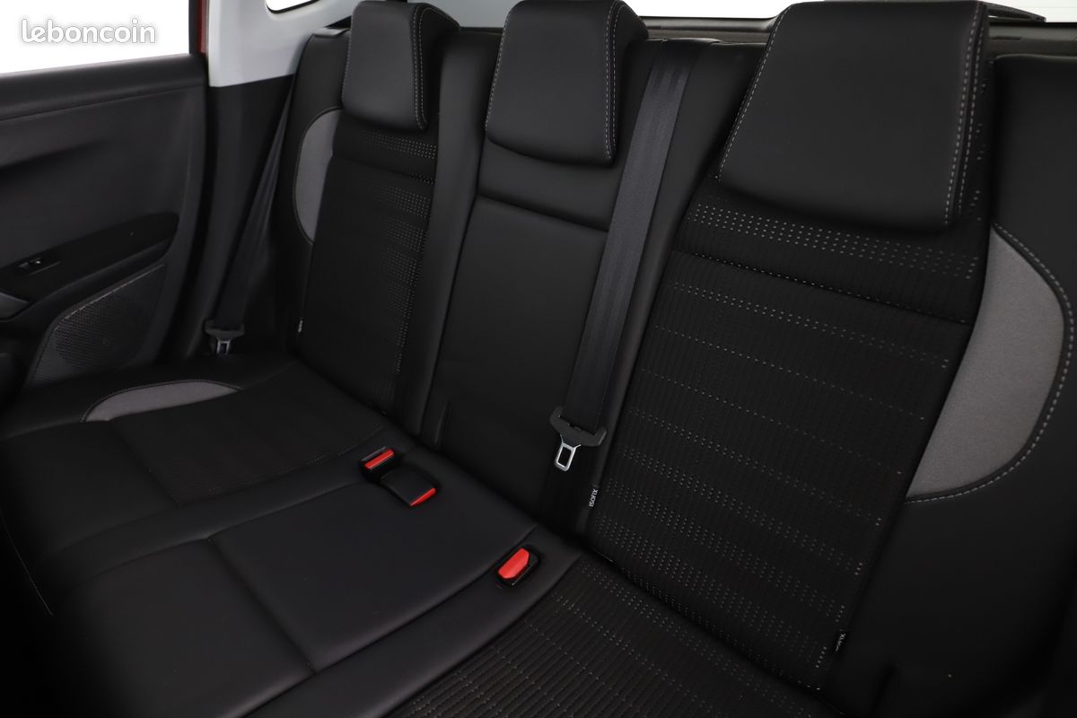 Peugeot 2008 1.2 PureTech Allure EAT6 110 ch (image 8)