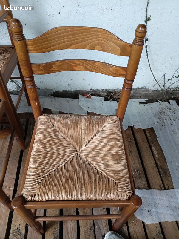 Chaise en bois et paille (image 2)
