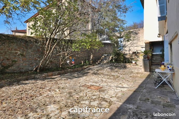 https://img.leboncoin.fr/api/v1/lbcpb1/images/1d/bc/71/1dbc71dc486db408724bb27d55511adf248cd0a8.jpg?rule=ad-image