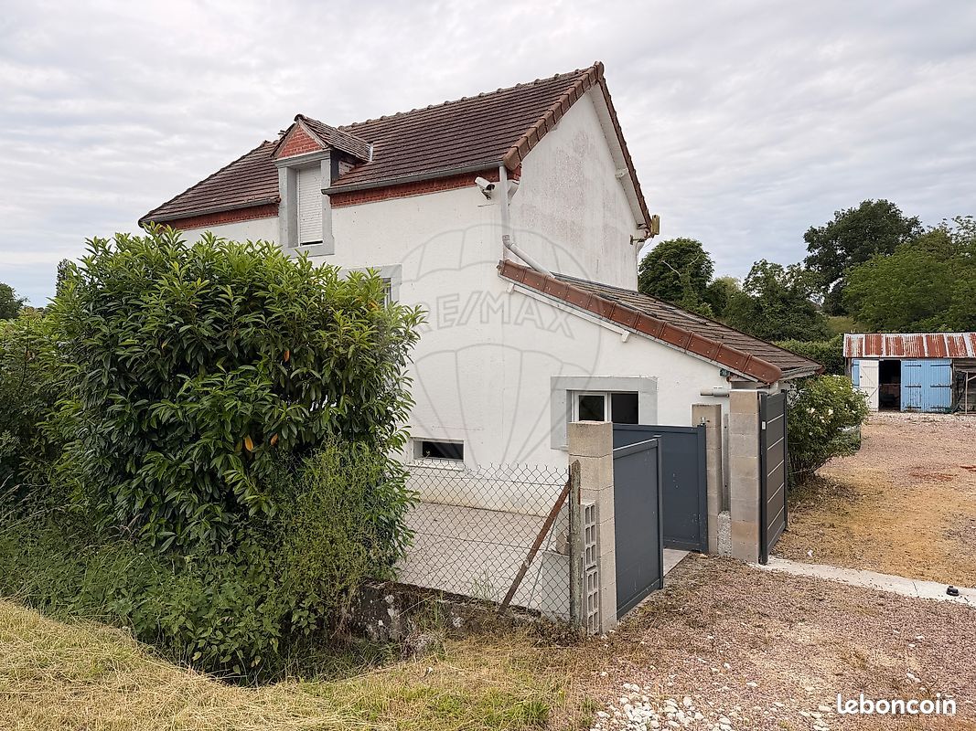 Maison 4 pièces 92 m² · à Saint-Léger-le-Petit · 92 m² · 109 000 €
