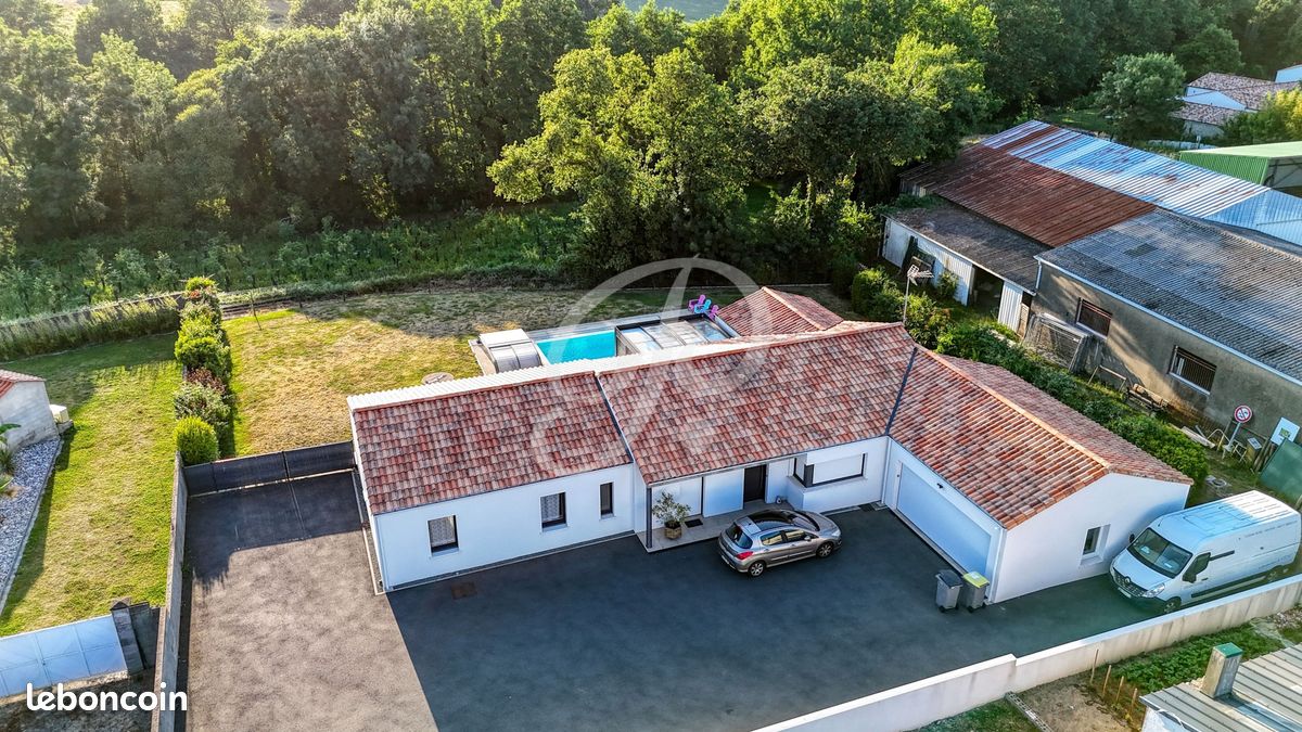 Maison 10 pièces 166 m² · à Coëx · 166 m² · 599 000 €